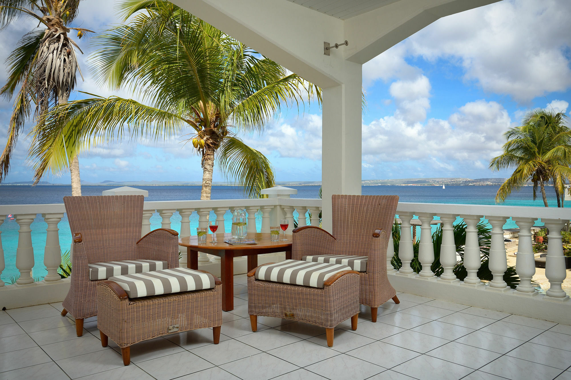 Belmar Oceanfront Apartments Bonaire Exterior photo