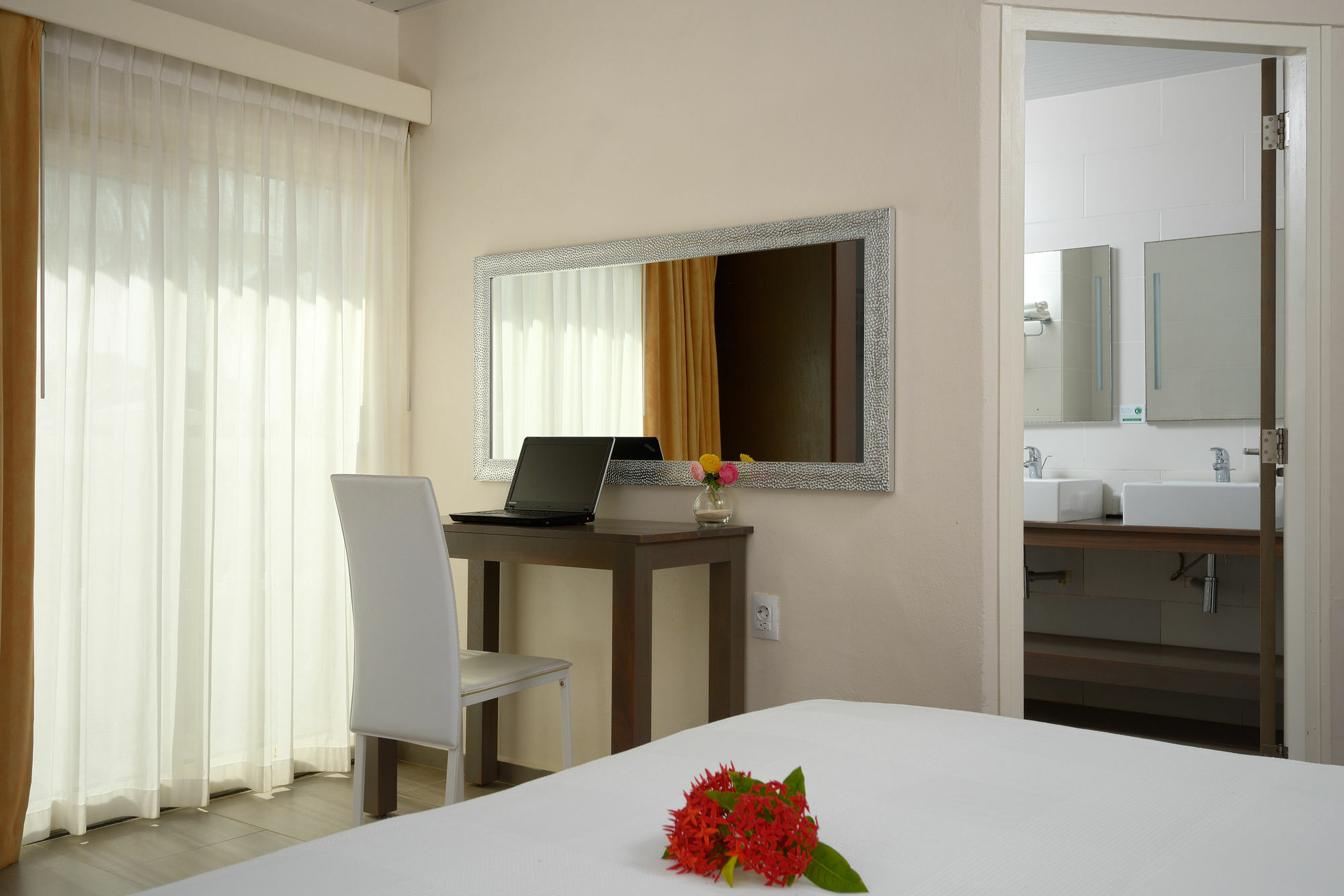 Belmar Oceanfront Apartments Bonaire Exterior photo